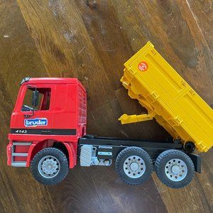 Bruder Mercedes Benz Dump Truck